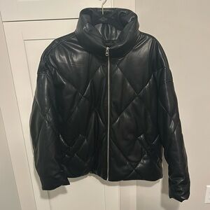 Abercrombie Oversized Vegan Leather Puffer size large. Great coat and so cute!